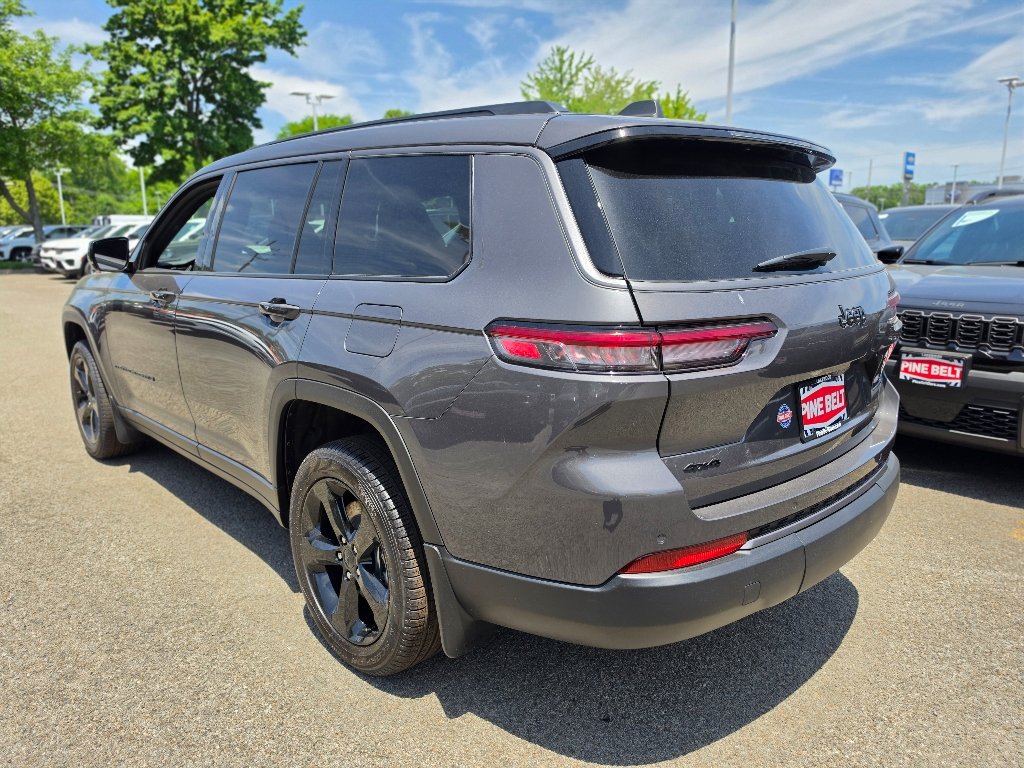 New 2026 Baltic Gray Metallic Clear-Coat Exterior Paint Jeep Limited image 10