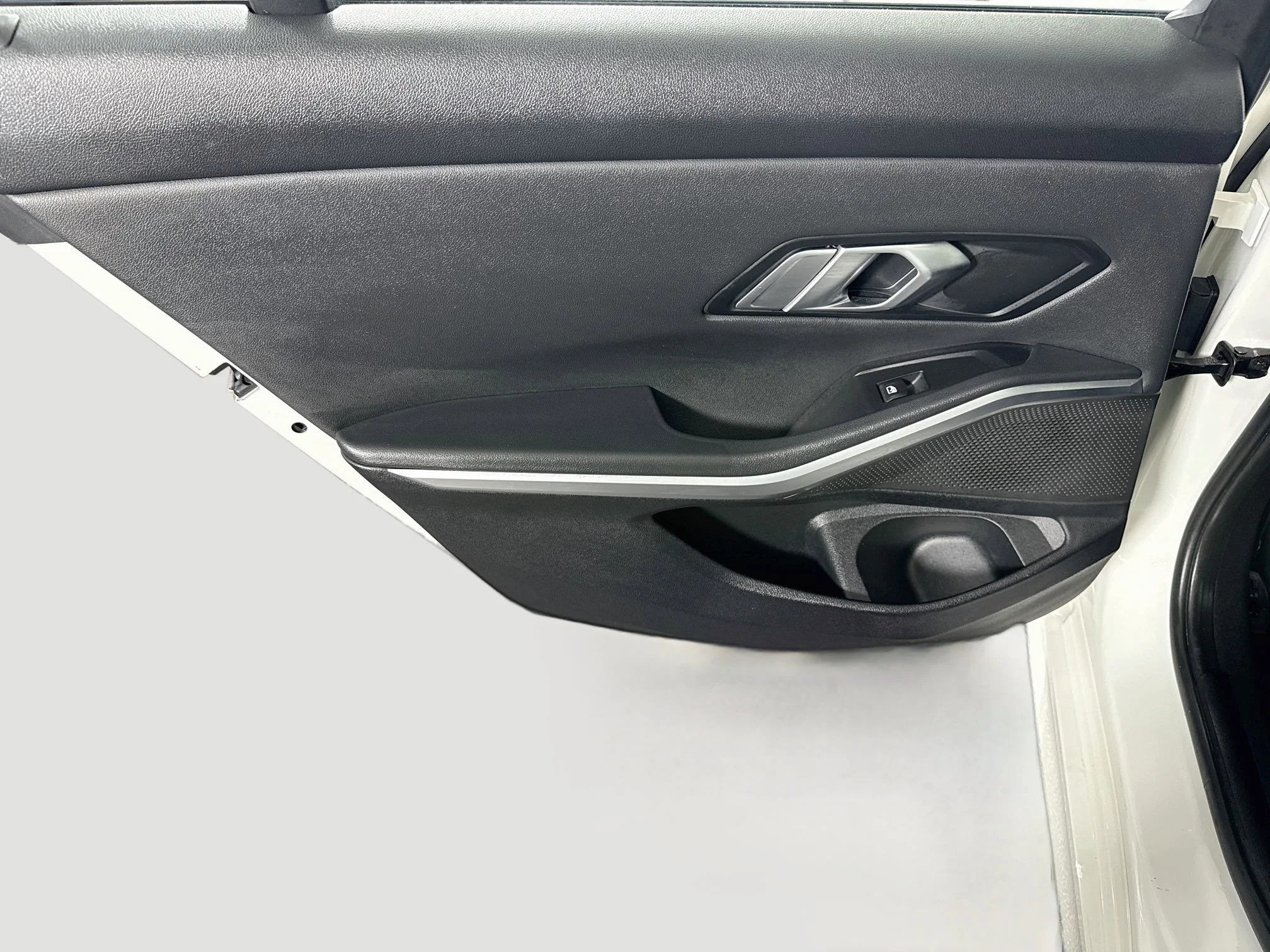 Used 2019 Alpine White BMW 330i image 22