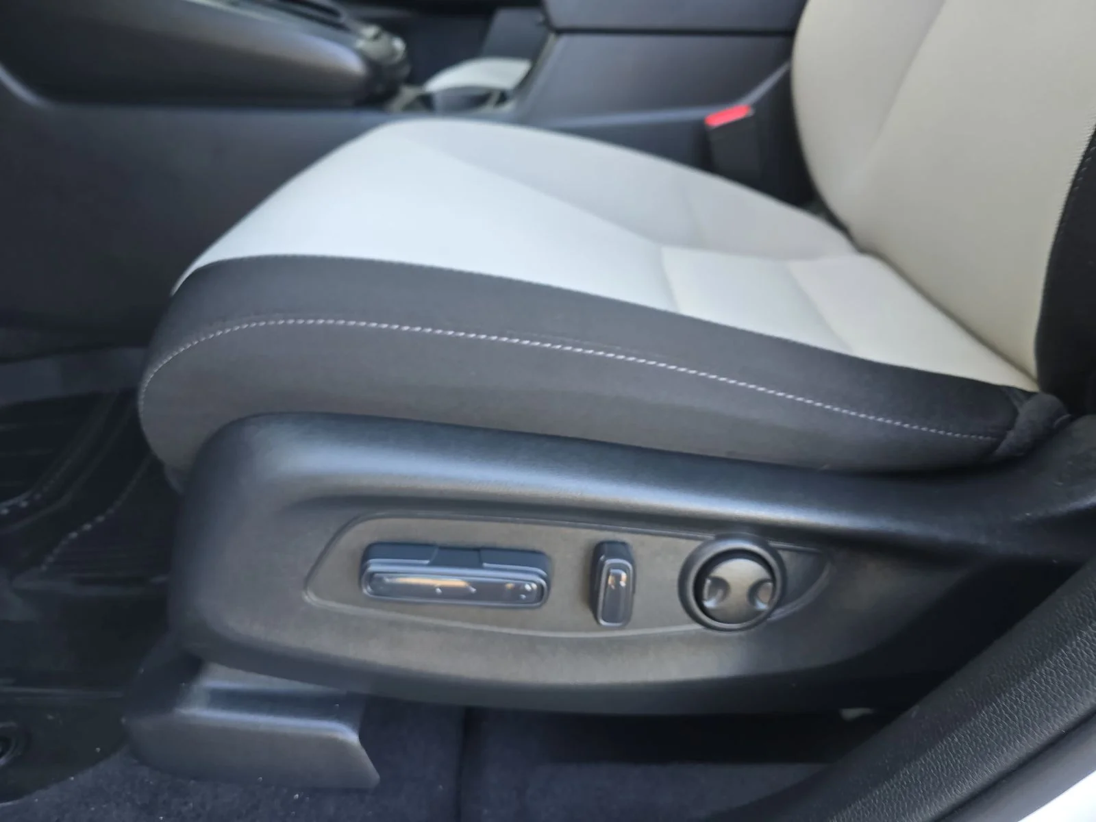 Certified Used 2023 Platinum White Pearl Honda EX image 30
