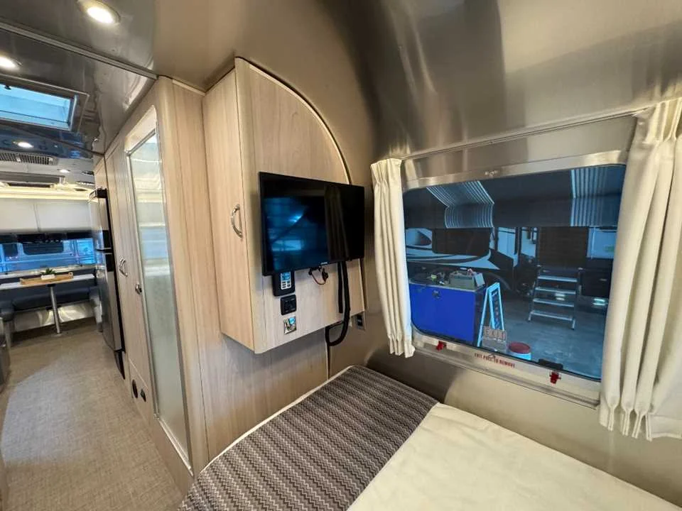 Used 2024 SILVER AIRSTREAM  image 31