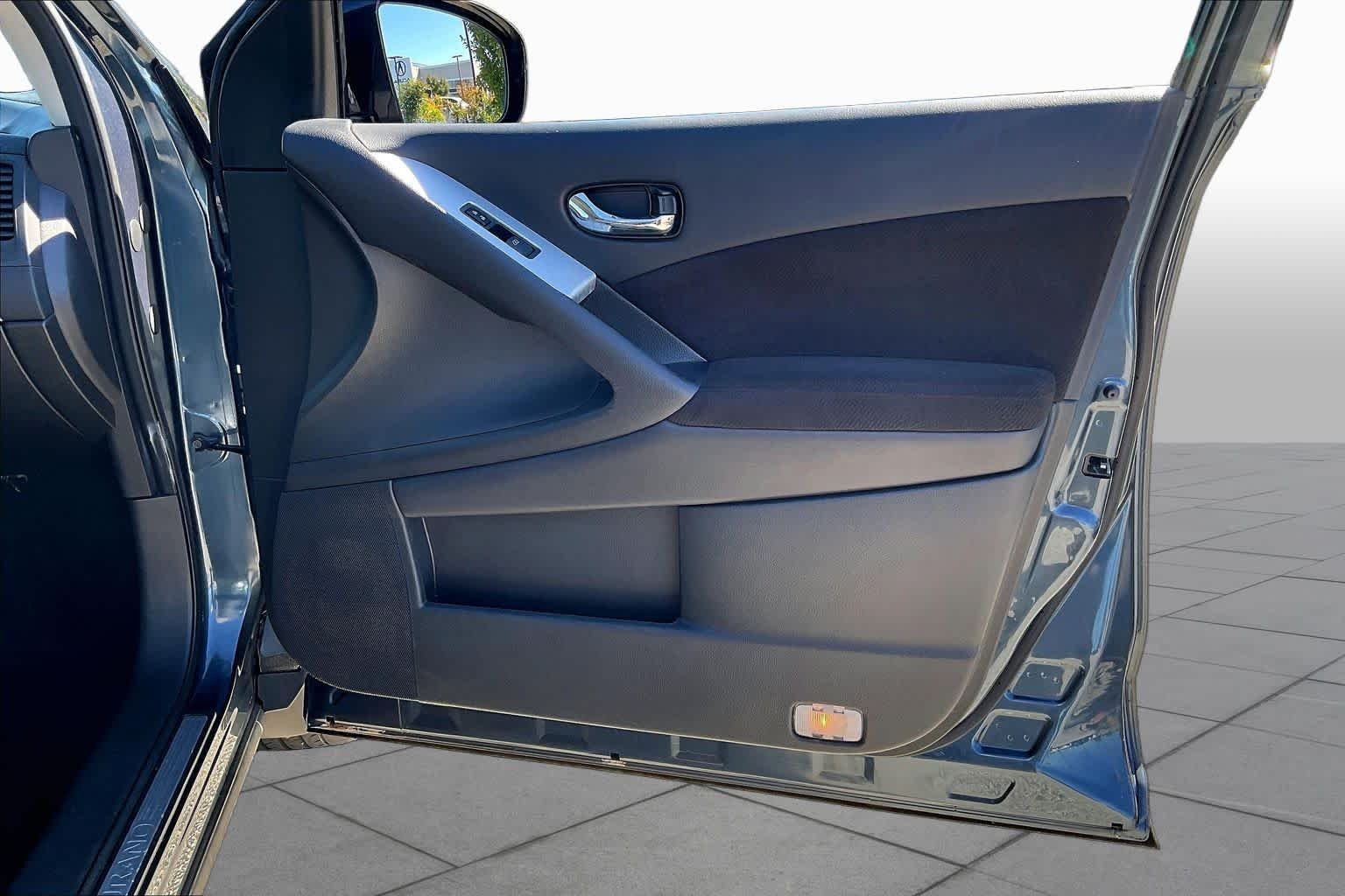 Used 2014 Graphite Blue Metallic Nissan SV image 21