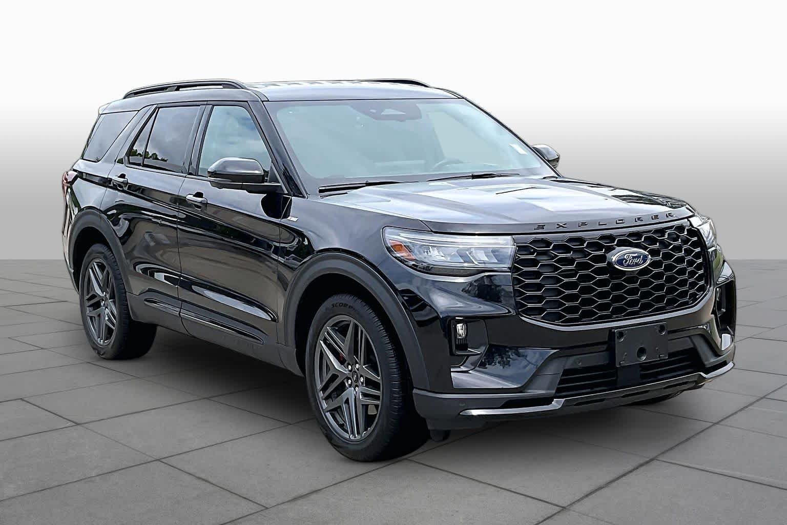 Used 2025 Agate Black Ford ST-Line image 4