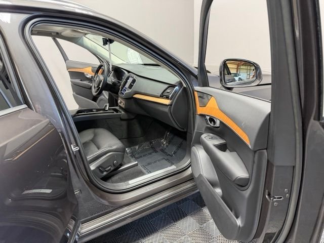 Certified Used 2023 Platinum Gray Metallic Volvo B6 Plus 7-Seater image 25