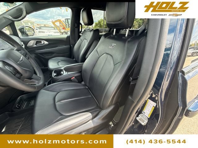Used 2024 Blue Chrysler Touring L image 19