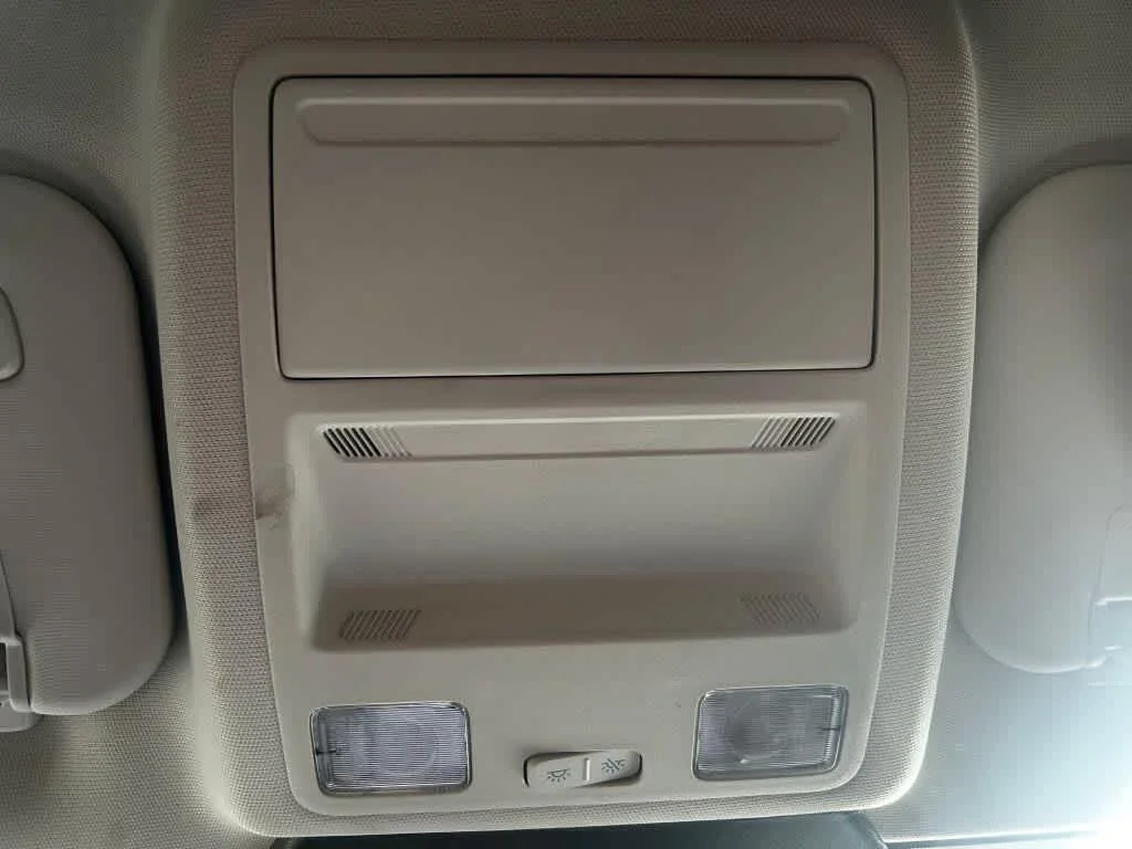 Used 2023 Iconic Silver Ford Platinum image 13