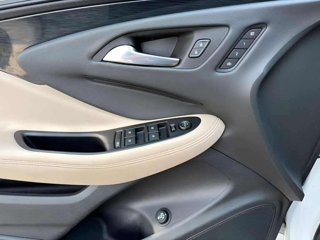 Used 2017 White Buick Essence image 12
