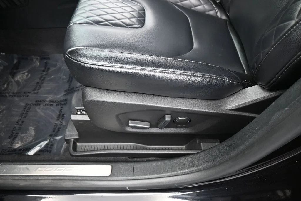 Used 2024 Black Metallic Ford Titanium image 17