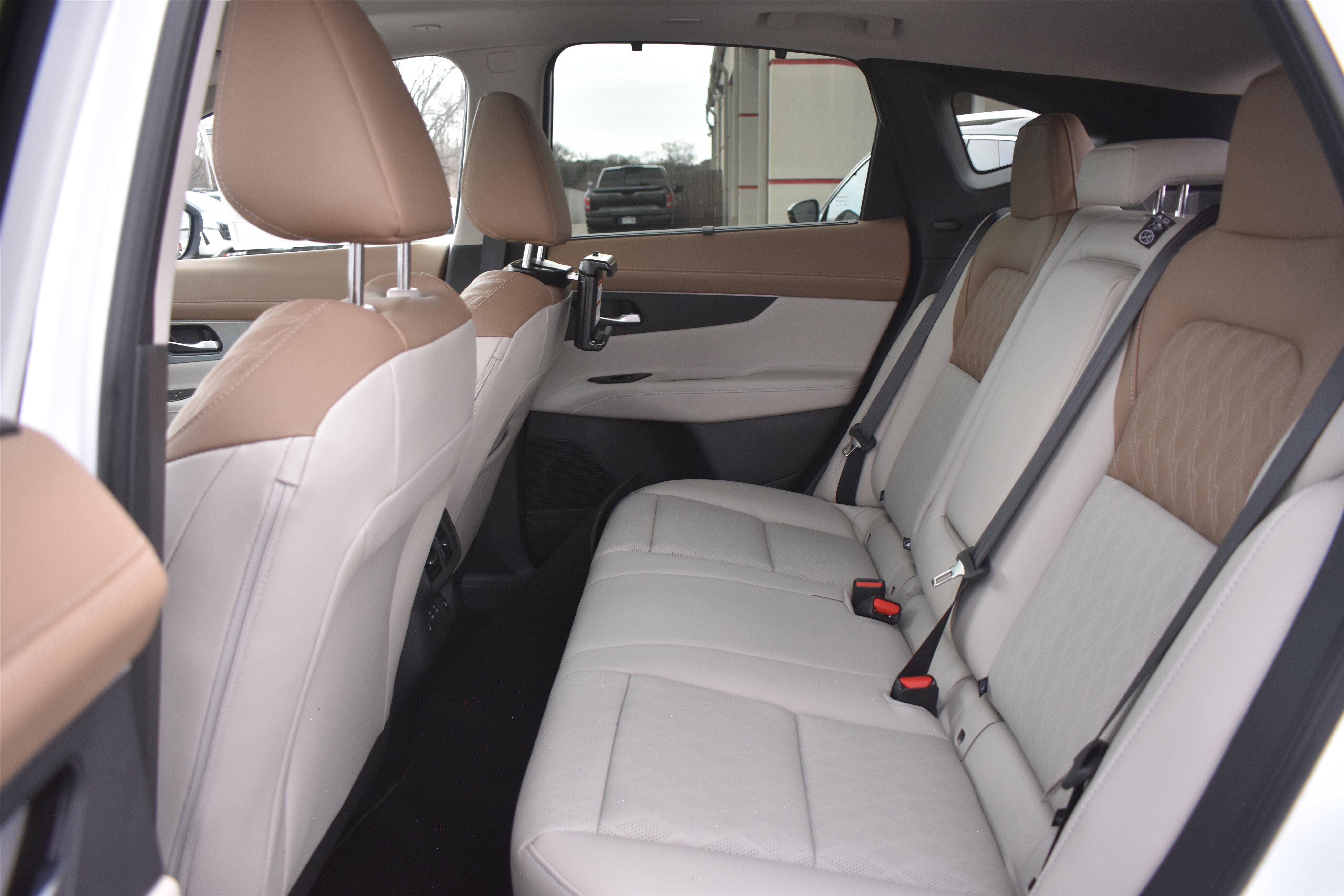 New 2026 Everest White Pearl TriCoat / Super Black Two-tone Nissan Platinum image 16