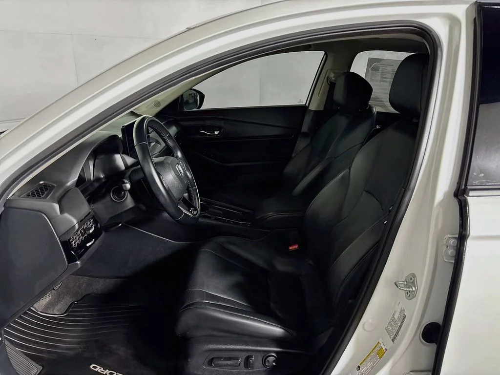 Used 2024 White Honda EX-L image 11