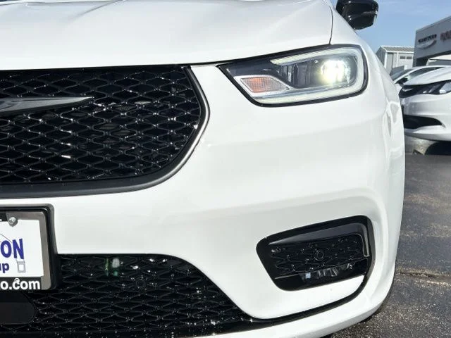 New 2026 Bright White Clearcoat Chrysler Limited image 3
