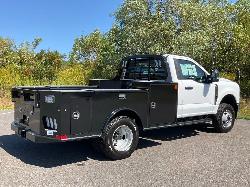 2024 Ford F-350 Super Duty Chassis Cab XL - Photo 31
