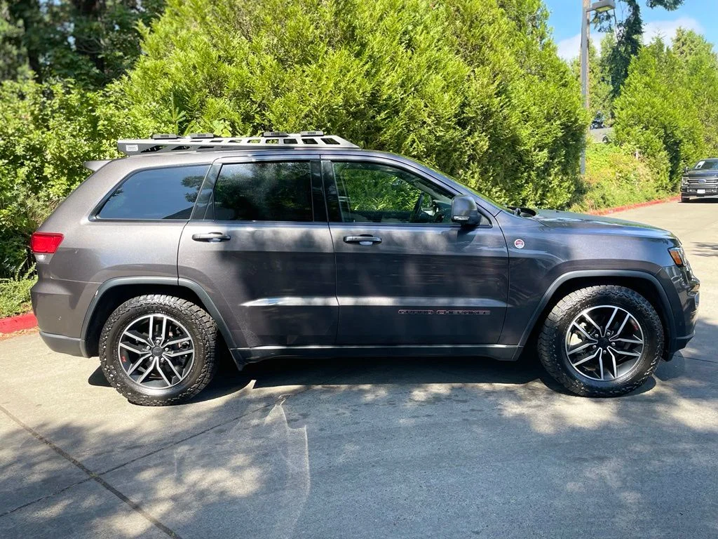 Used 2020 Granite Crystal Metallic Clearcoat Jeep Trailhawk image 3