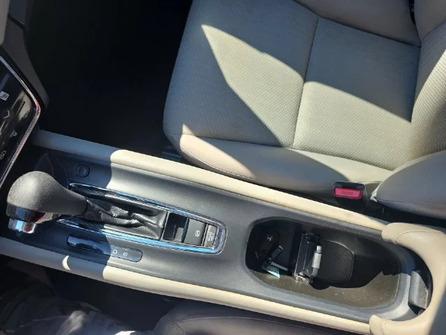 Used 2016  Honda EX image 24