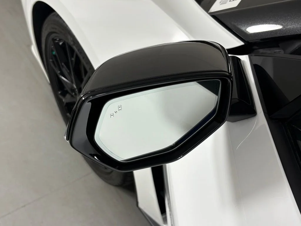 Used 2023 White Chevrolet Stingray image 15