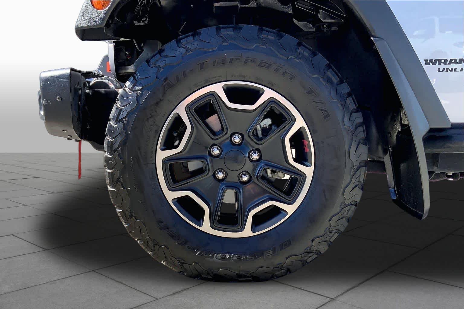 Used 2015 Billet Silver Metallic Clearcoat Jeep Rubicon Hard Rock image 10