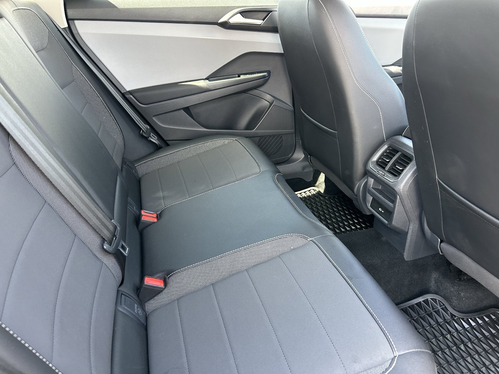 Used 2022 Gray Volkswagen 1.5T SE image 7