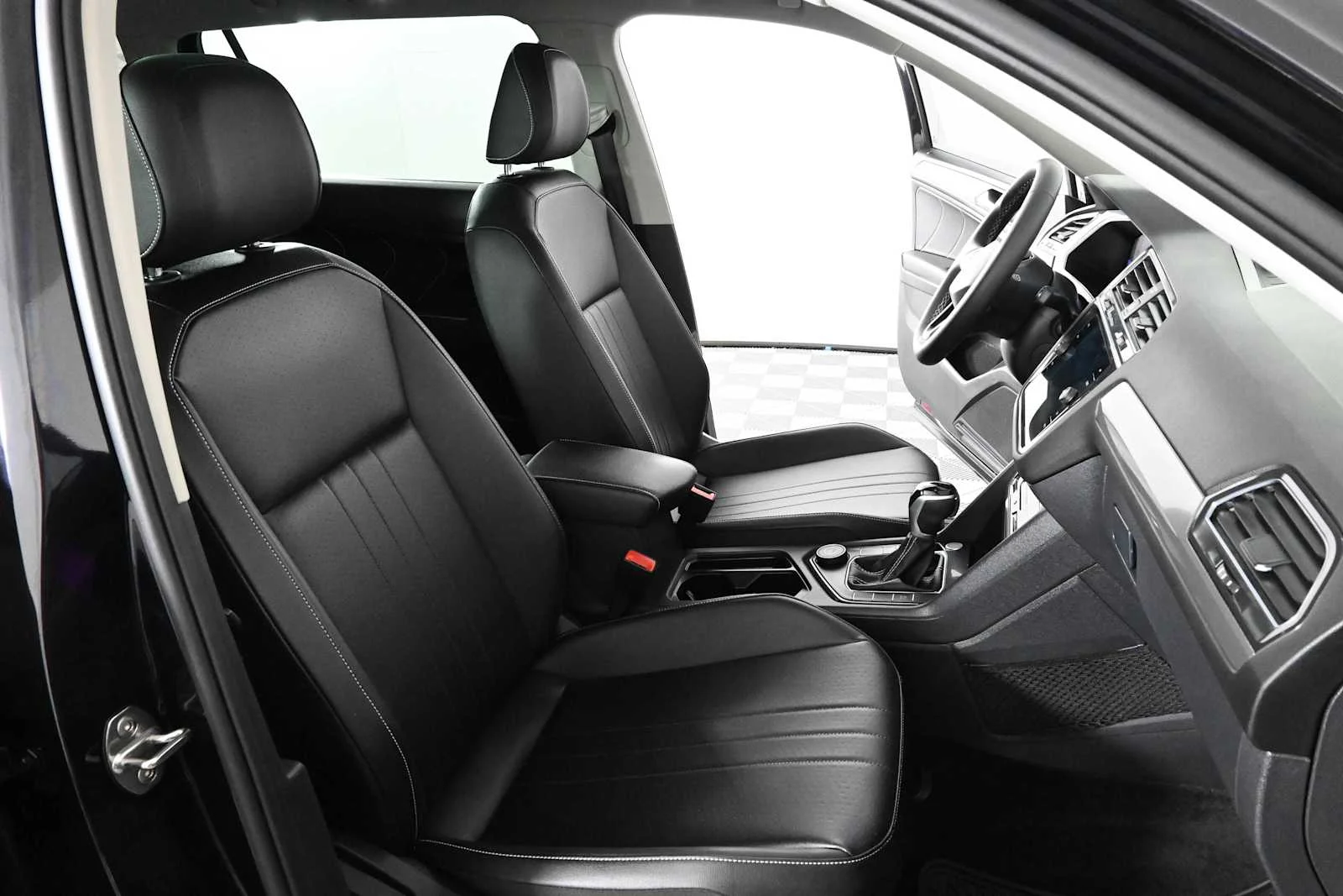 Certified Used 2022 Deep Black Pearl Volkswagen SE image 12