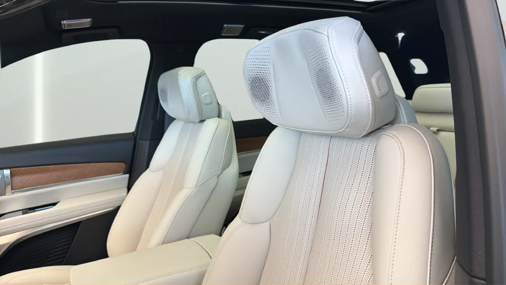 2027 Cadillac VISTIQ Sport - Photo 9