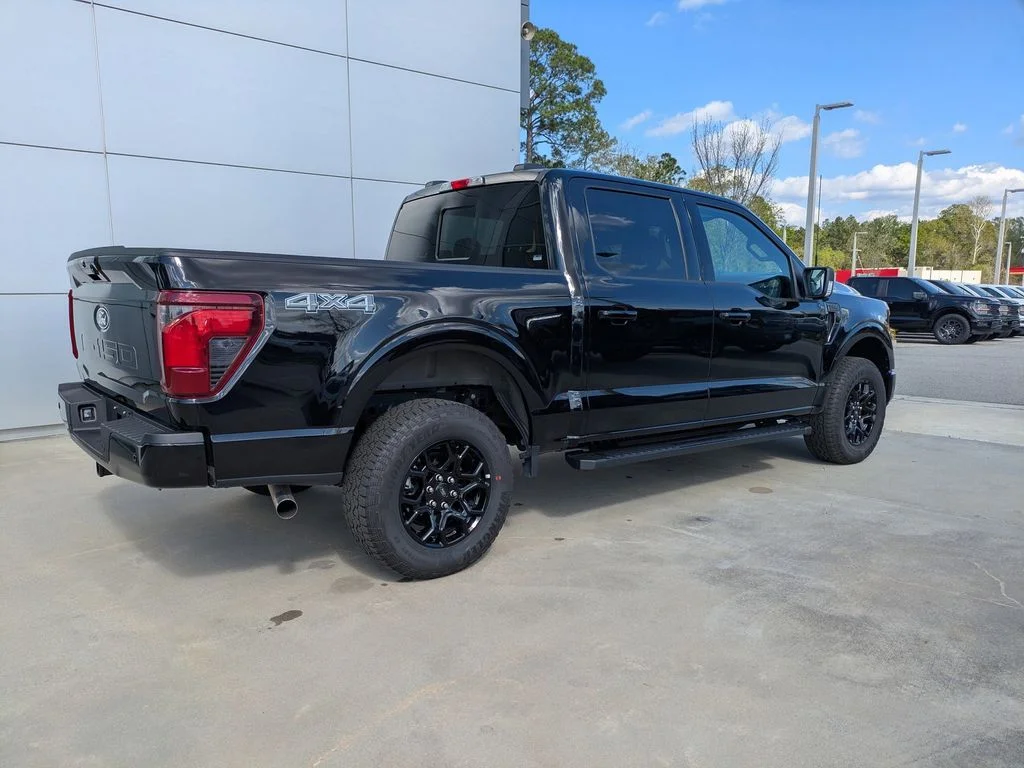 New 2026 Agate Black Metallic Ford XLT image 4
