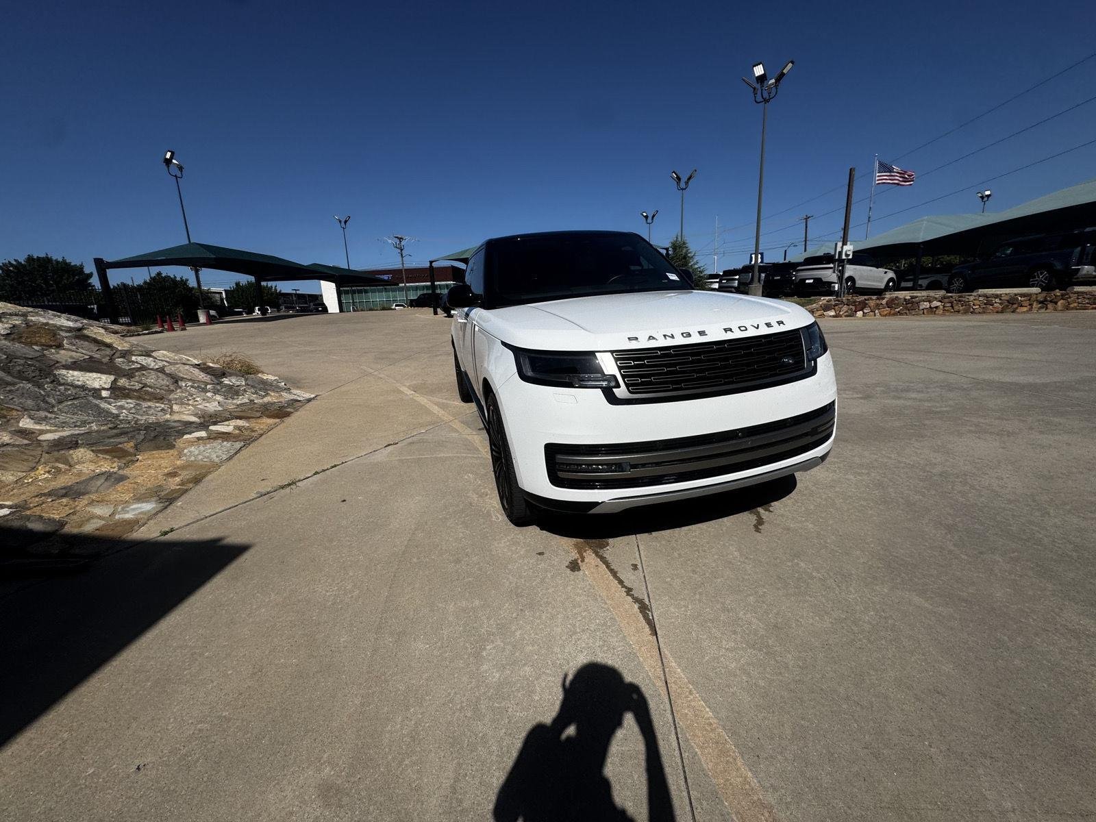 Used 2024 White Land Rover SE image 10