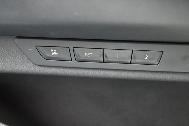 Used 2022 White BMW 740i image 21