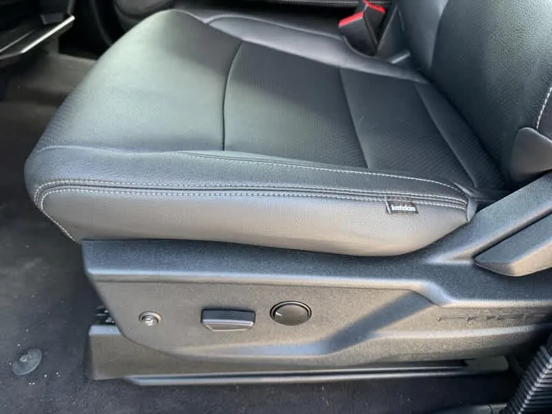 Used 2025 Agate Black Metallic Ford XLT image 23
