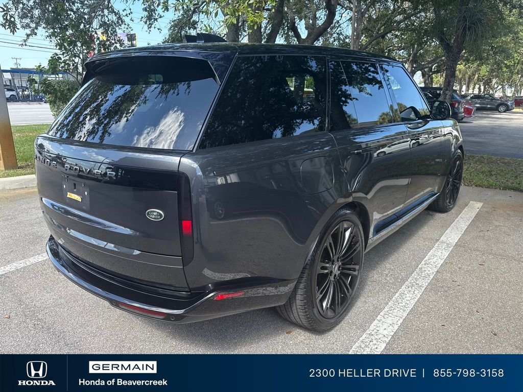 Used 2023 Gray Land Rover SE image 6