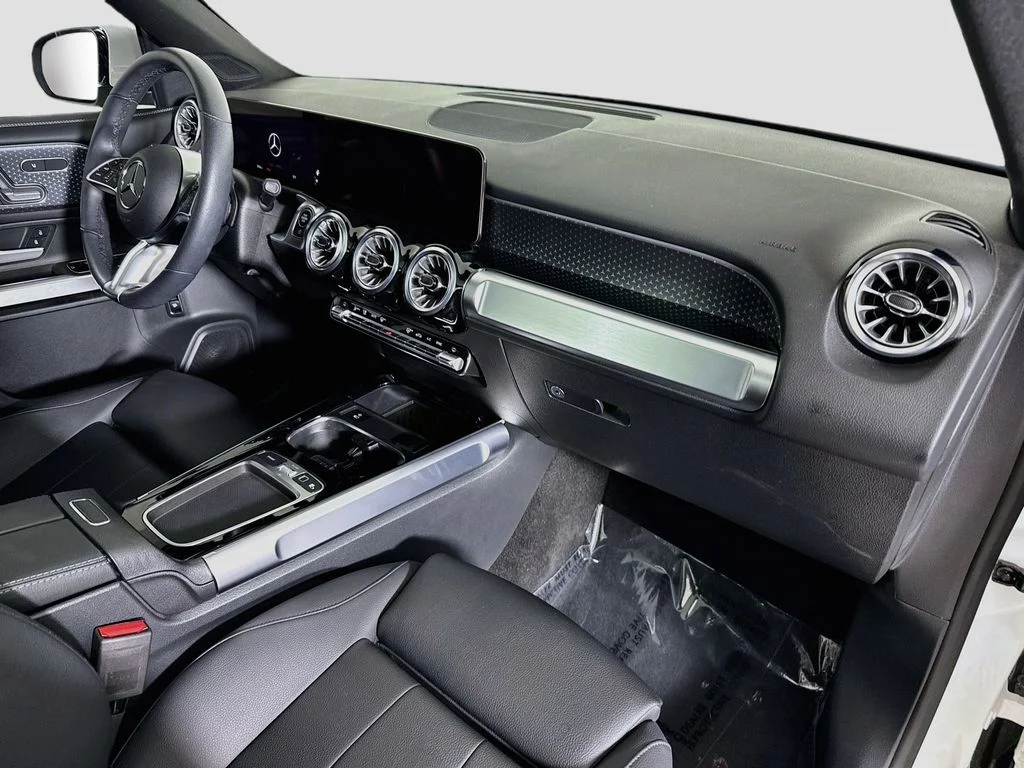 Used 2025 White Mercedes-Benz GLB 250 image 28