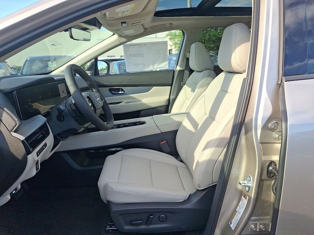 New 2026 Champagne Silver Metallic Nissan SL image 6
