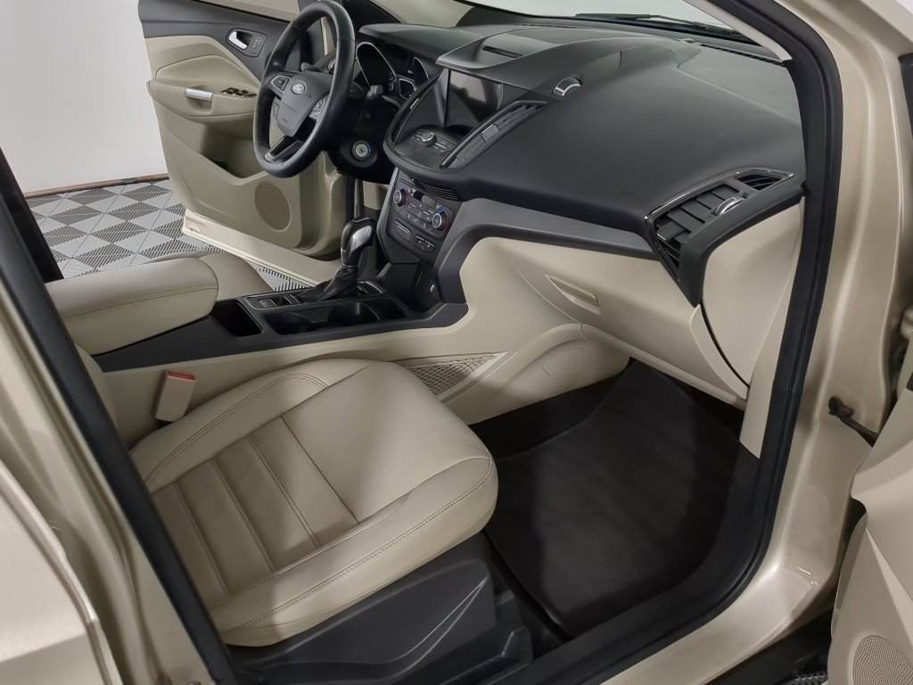Used 2018 White Gold Metallic Ford SEL image 21