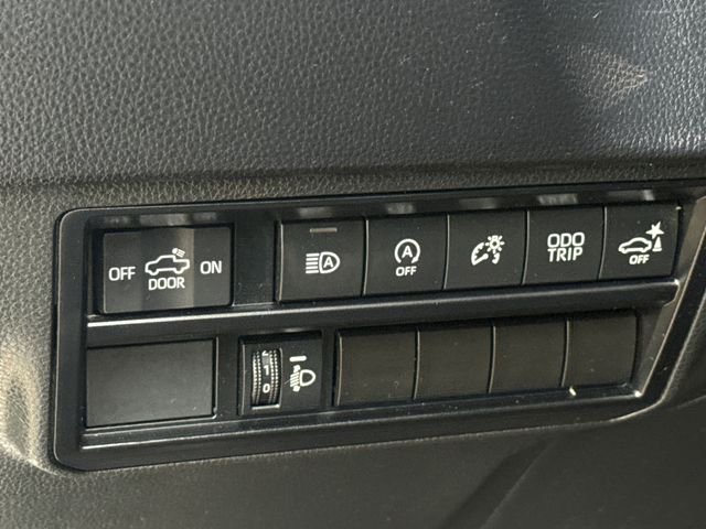 Used 2023 White Toyota SR5 image 21