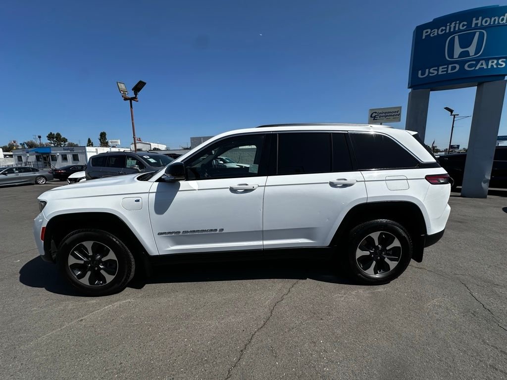 Used 2022 White Jeep 4xe image 3