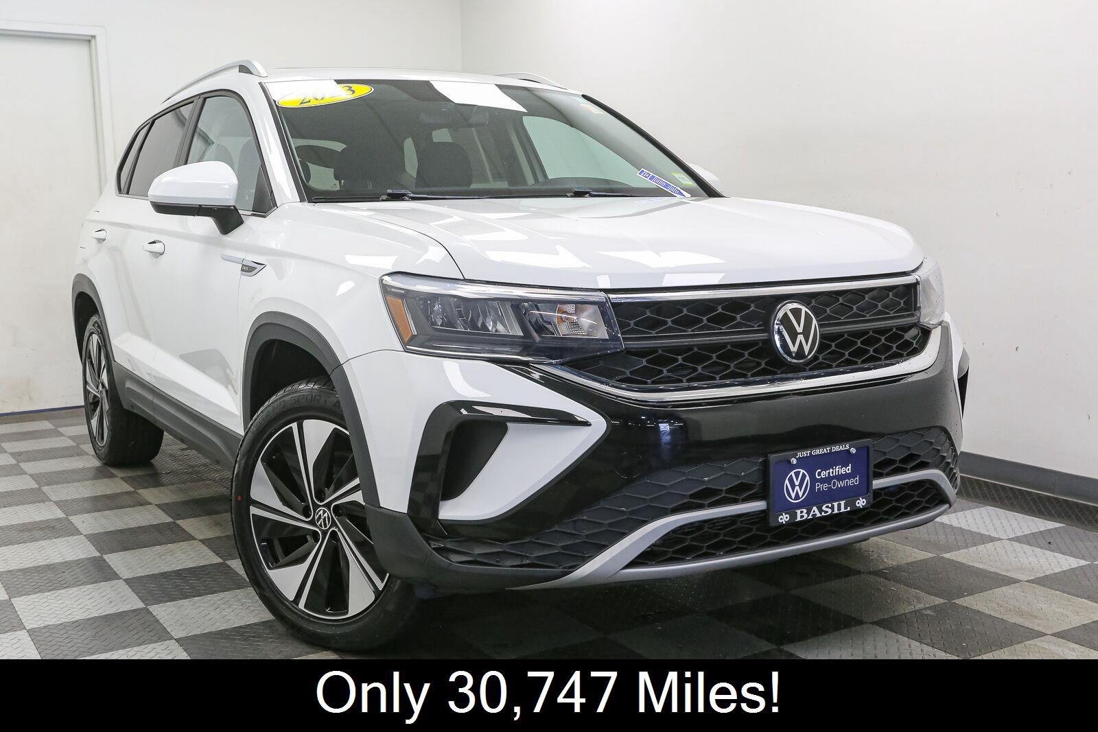 Used 2023 Pure White Volkswagen SE image 3