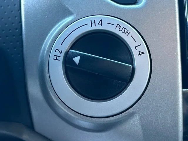 Used 2013 White Toyota Base image 41