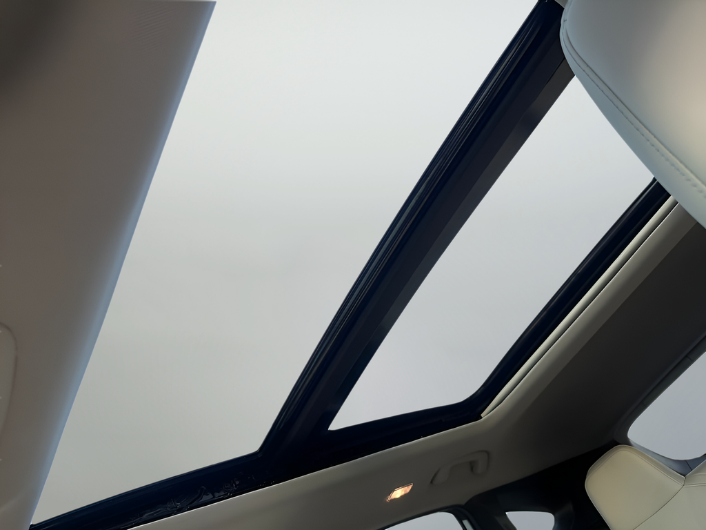 New 2026 White Nissan SL image 39