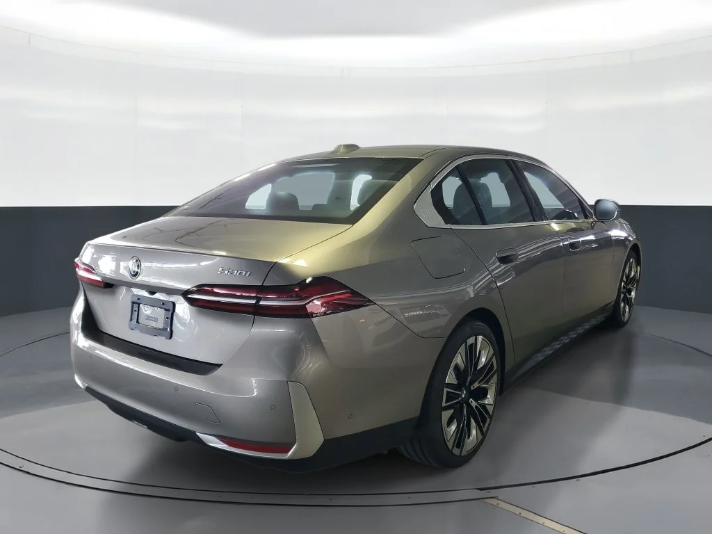 Used 2027 Gray BMW 530i image 3