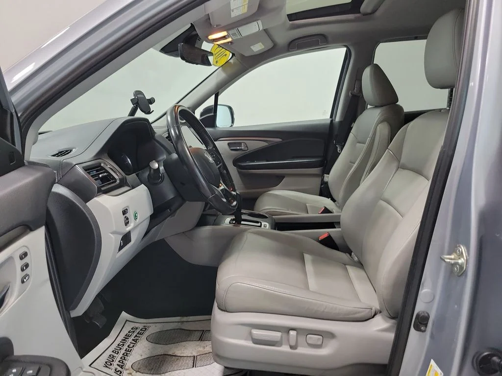 Used 2019  Honda EX-L image 3
