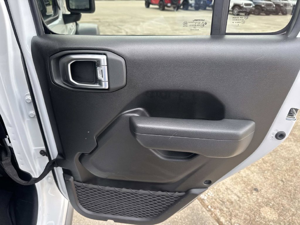 Used 2025 White Jeep Rubicon image 19