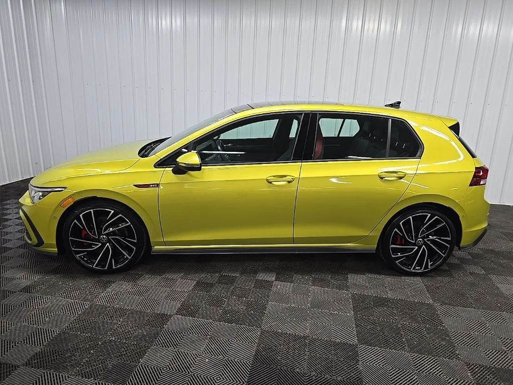 Used 2022 Yellow Volkswagen Autobahn image 5
