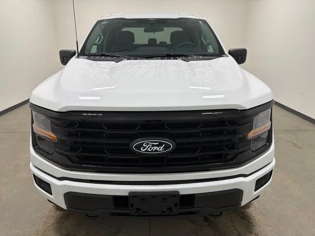 New 2026 Oxford White Ford XLT image 2