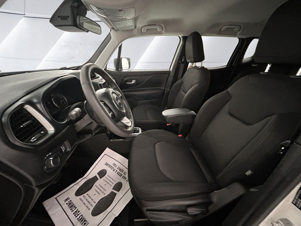 Used 2023 White Jeep Latitude image 7
