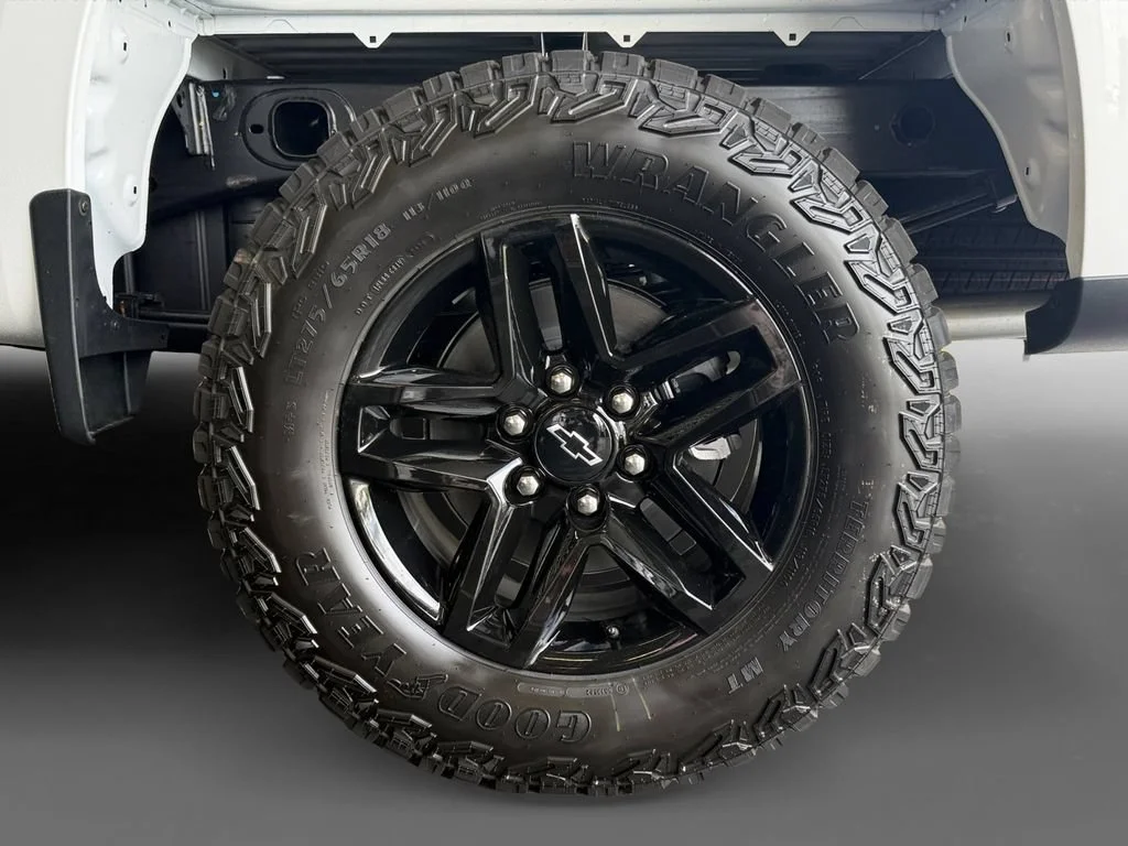 New 2026 Summit White Chevrolet Custom Trail Boss image 16