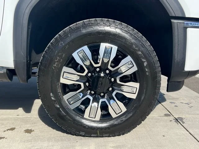 2026 GMC Sierra 3500HD Denali - Photo 9