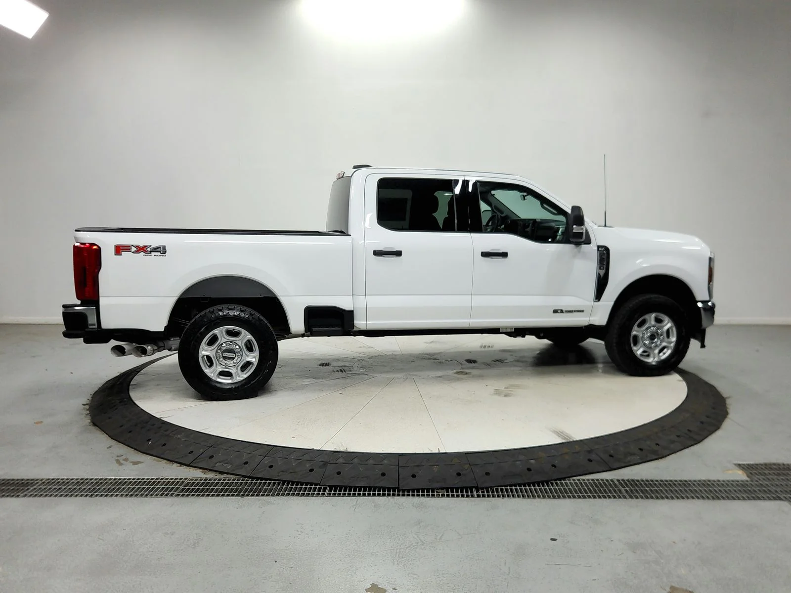 Used 2025 White Ford XLT image 9