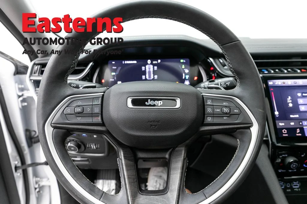 Used 2025 Silver Mitsubishi 2.0 SE image 38