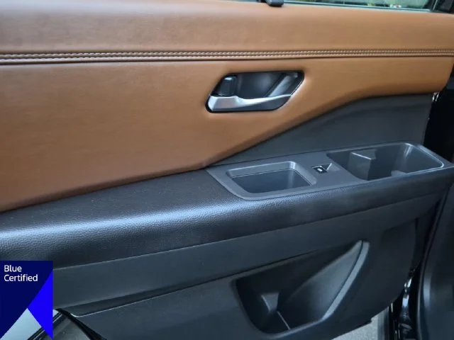 Used 2025 Black Nissan Platinum image 30