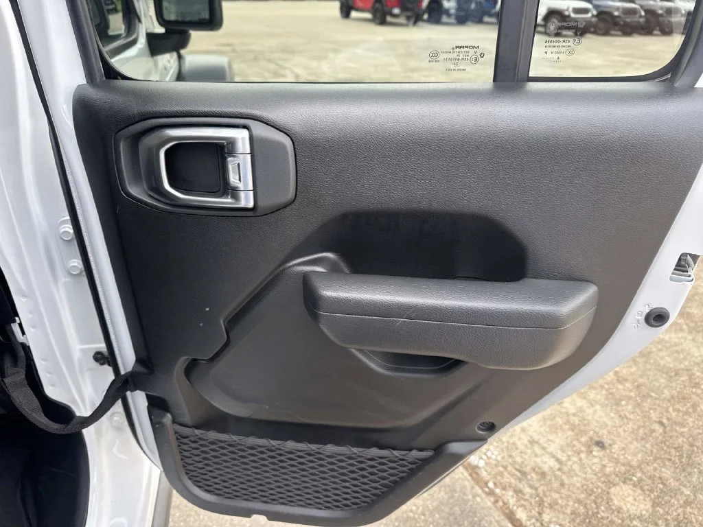 Used 2025 White Jeep Rubicon image 19