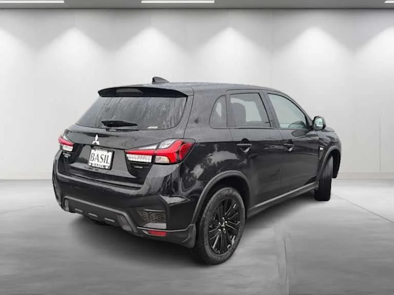 New 2027 Labrador Black Pearl Mitsubishi LE image 3
