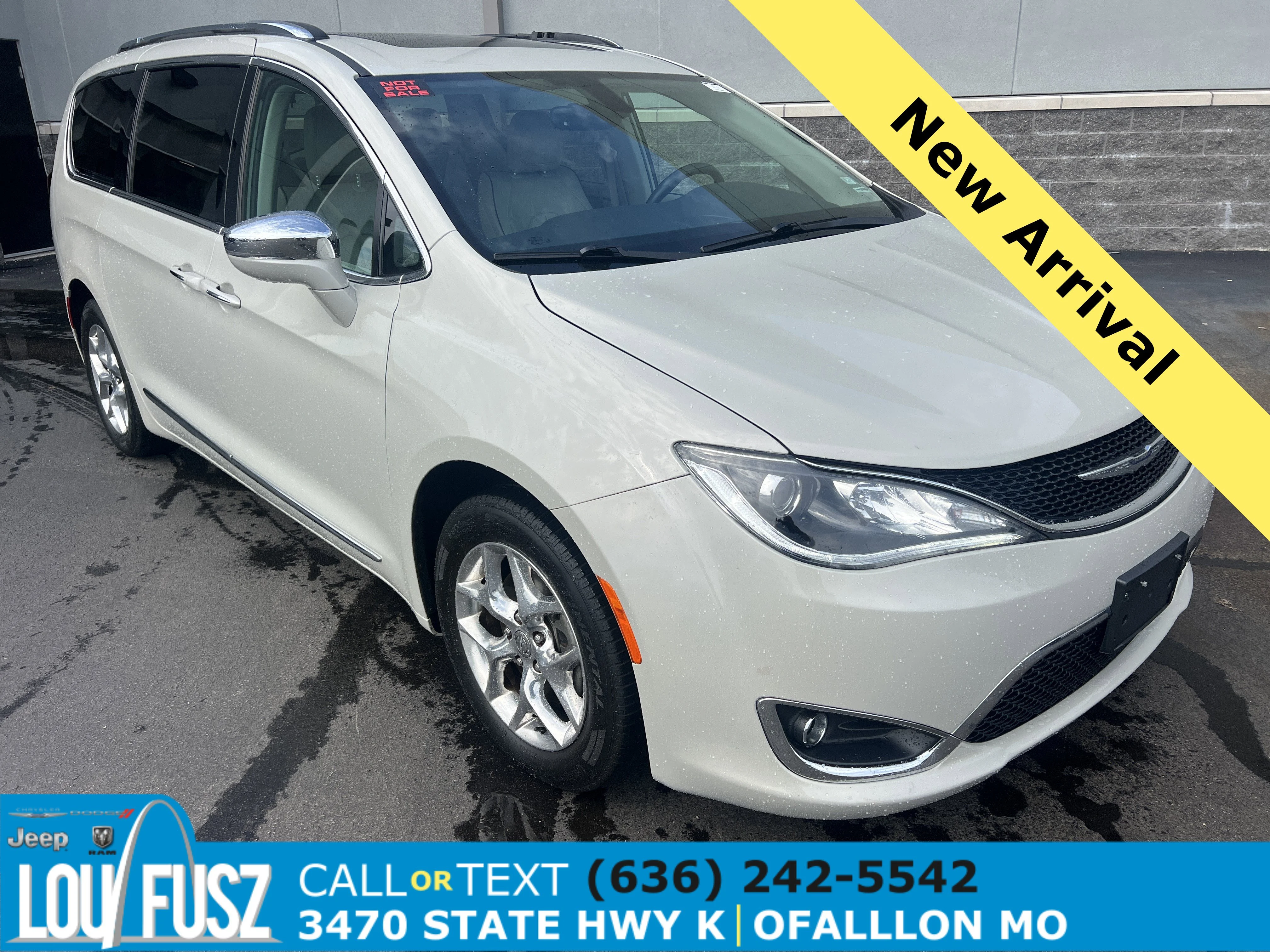 2017 Chrysler Pacifica Limited's photo