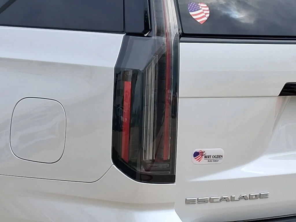 Used 2025 Crystal White Tricoat Cadillac Sport Platinum image 9